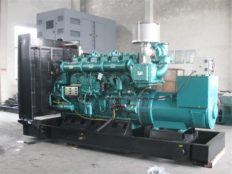 来凤200KW 柴油发电机的油耗是多少？