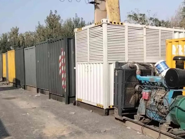 来凤200KW柴油发电机机组每小时油耗是多少？
